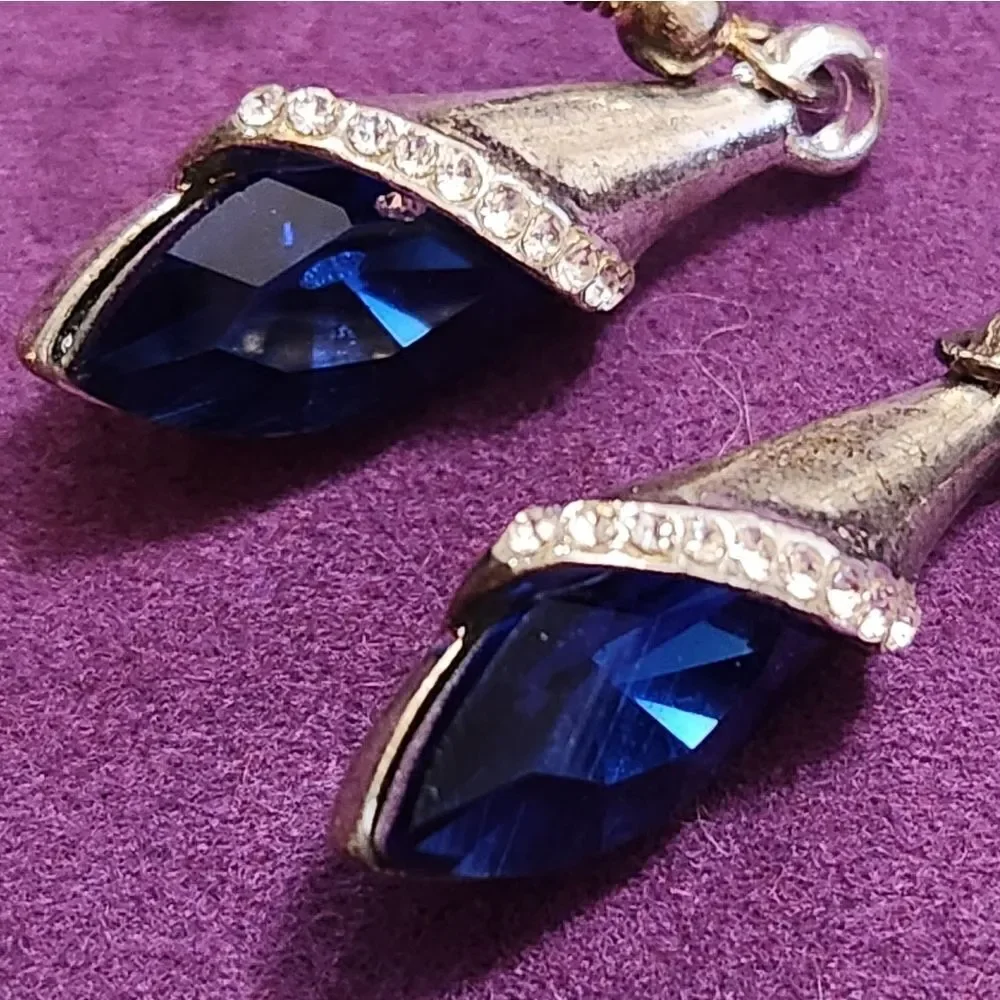🔹️Blue Crystal Dangling Earrings - Picture 5 of 10
